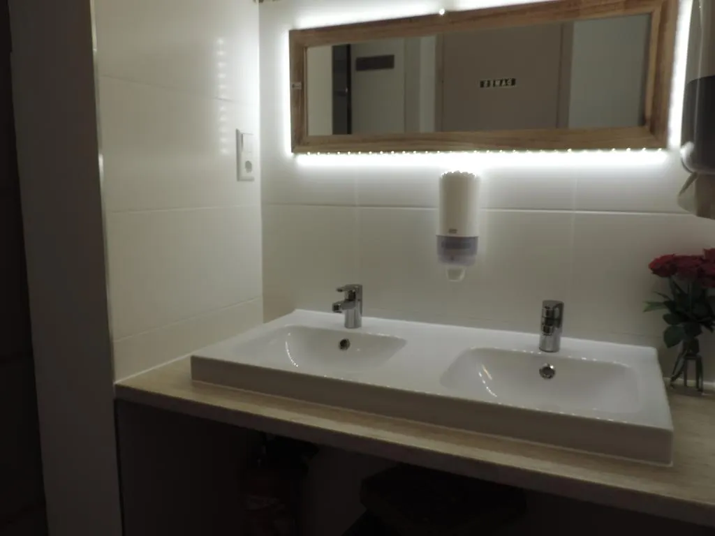 Le Petit Poete Hotel Echternach 2*,  Luksemburg